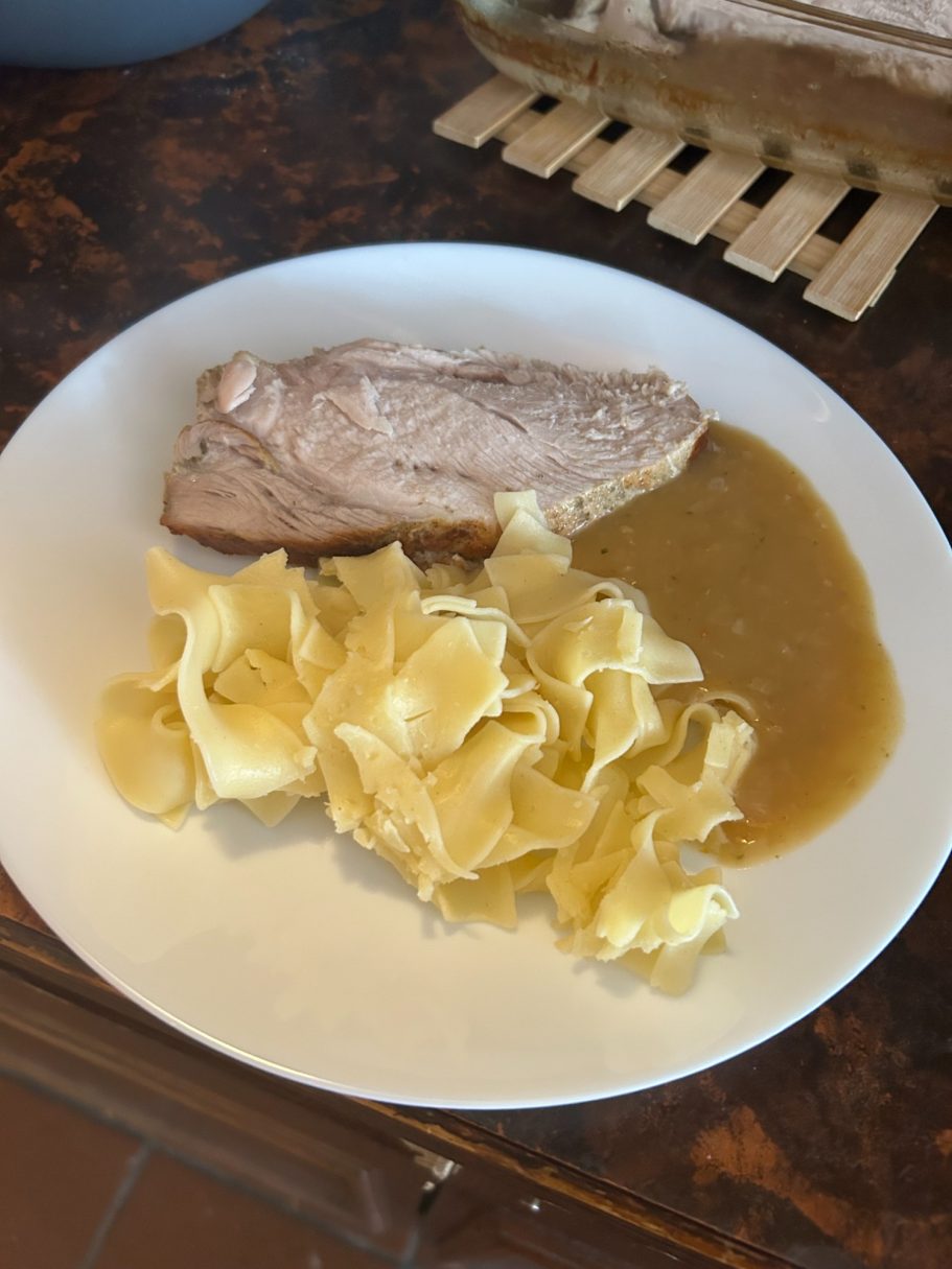 Schweinebraten mit Nudeln