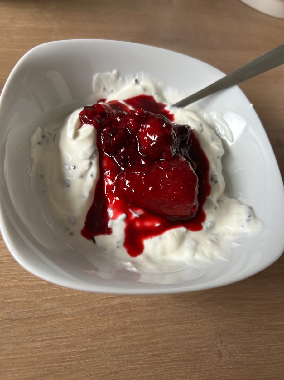 Joghurt mit Fruchtgrüze